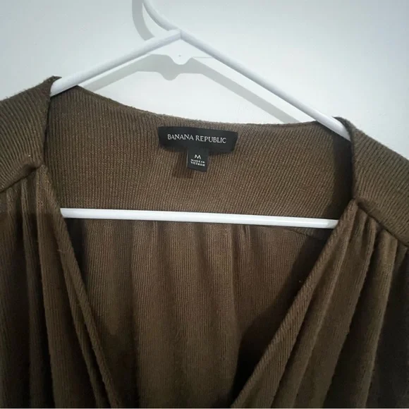 Banana Republic - Olive Green Top - Picture 2 of 5